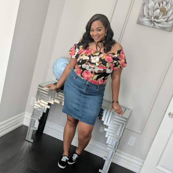 Tops - Off the shoulder floral body suit